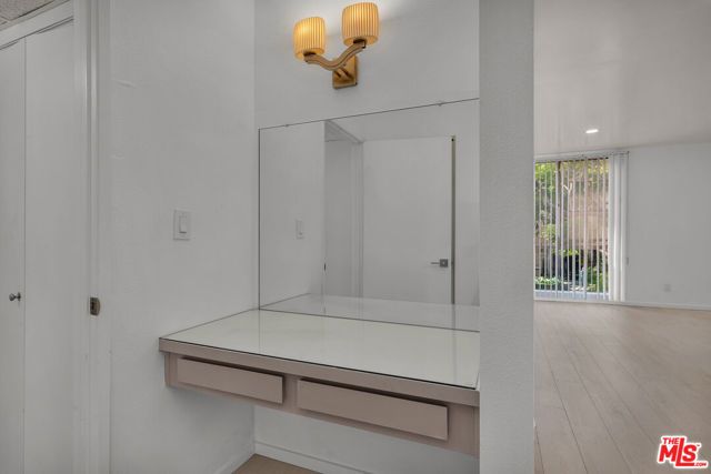 406 N Oakhurst Drive 202, Beverly Hills, CA 90210