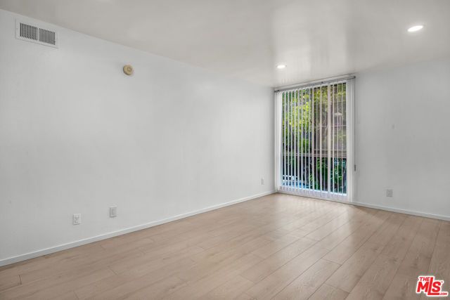 406 N Oakhurst Drive 202, Beverly Hills, CA 90210