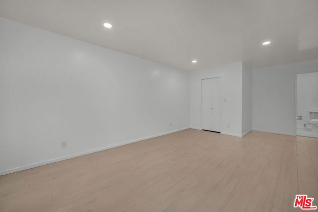 406 N Oakhurst Drive 202, Beverly Hills, CA 90210