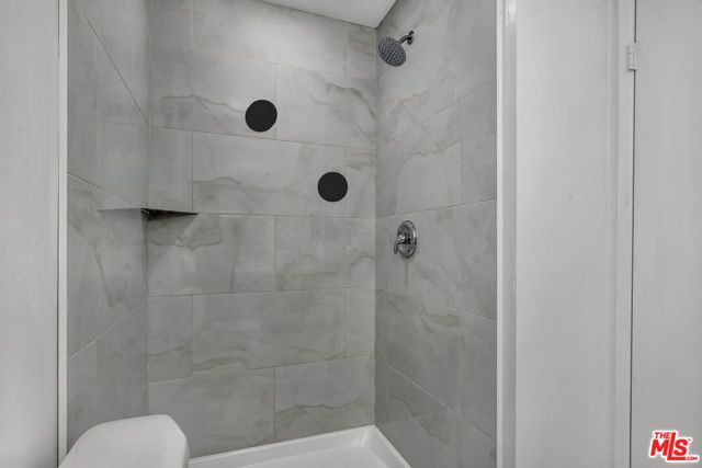 406 N Oakhurst Drive 202, Beverly Hills, CA 90210