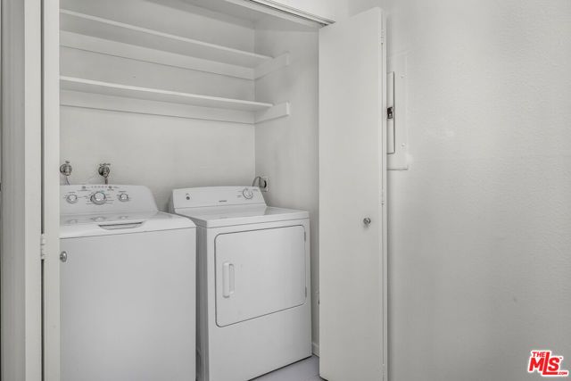 406 N Oakhurst Drive 202, Beverly Hills, CA 90210