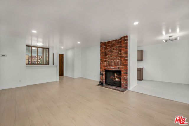 406 N Oakhurst Drive 202, Beverly Hills, CA 90210