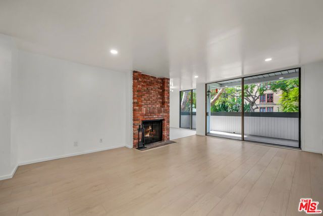 406 N Oakhurst Drive 202, Beverly Hills, CA 90210