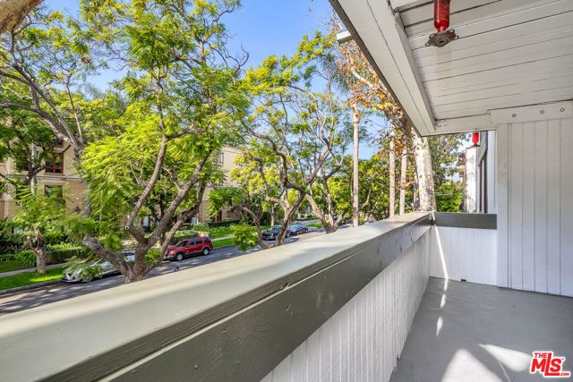 406 N Oakhurst Drive 202, Beverly Hills, CA 90210