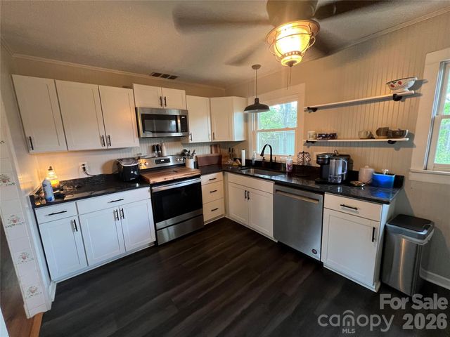 503 N Mauney Avenue, Stanley, NC 28164