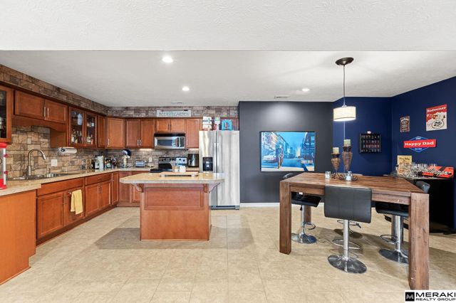 6705 N 162nd Street, Omaha, NE 68116