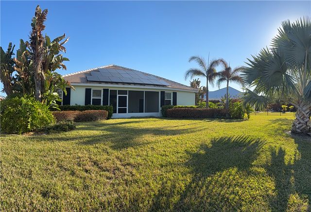 2569 Saint Lucia Circle, Vero Beach, FL 32967