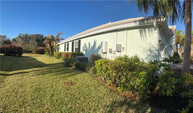 2569 Saint Lucia Circle, Vero Beach, FL 32967