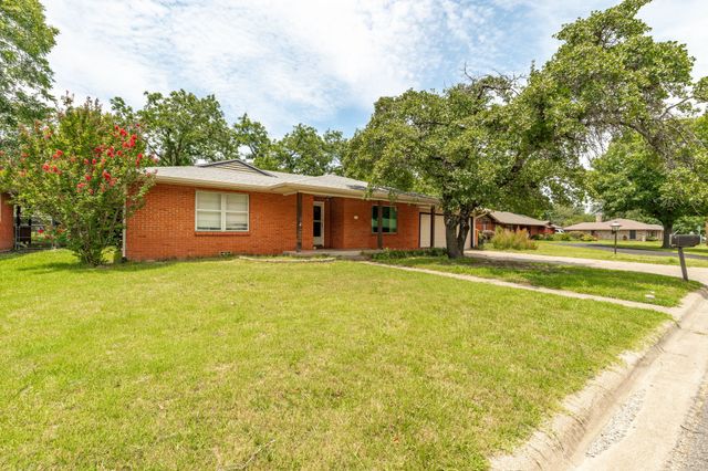 2080 N Woodland Street, Stephenville, TX 76401