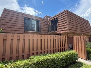 2564 Lakeview Court, Cooper City, FL 33026
