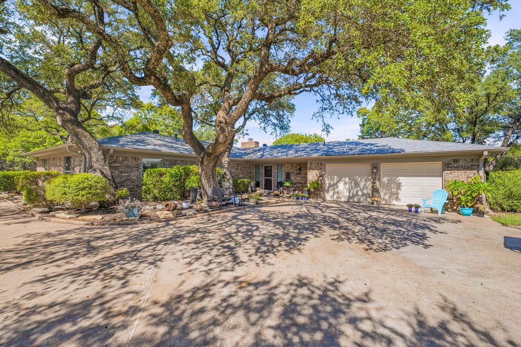 4304 Acoma Court, Granbury, TX 76048