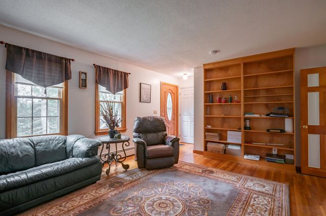 68 Merrimack Road, Amherst, NH 03031