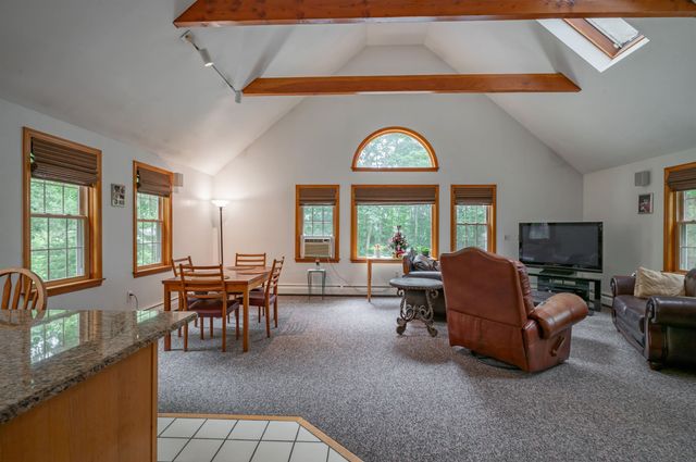 68 Merrimack Road, Amherst, NH 03031