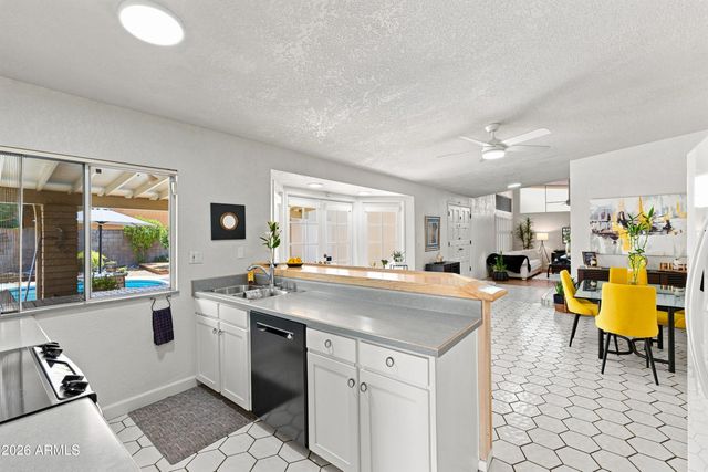 3024 W DESERT COVE Avenue, Phoenix, AZ 85029
