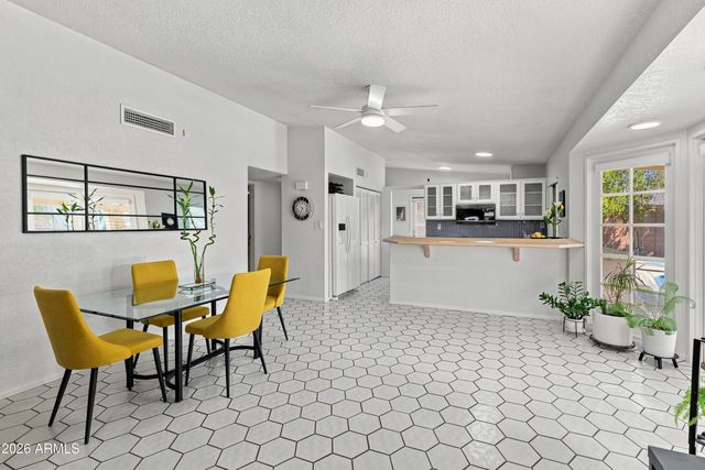 3024 W DESERT COVE Avenue, Phoenix, AZ 85029