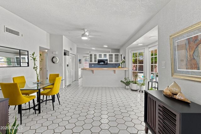 3024 W DESERT COVE Avenue, Phoenix, AZ 85029