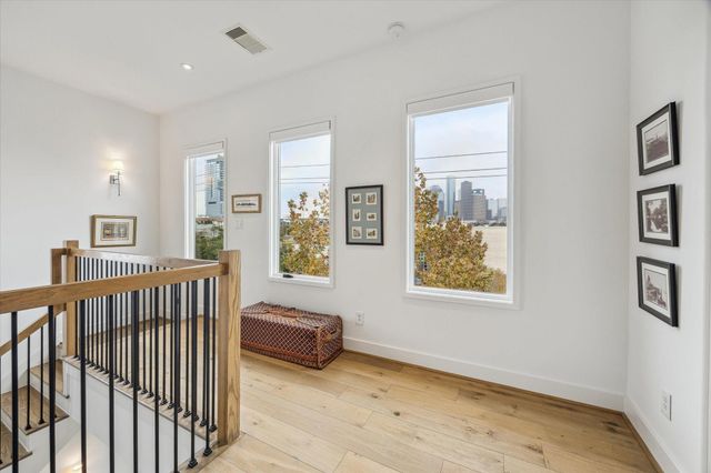 301 W Polk Street, Houston, TX 77019