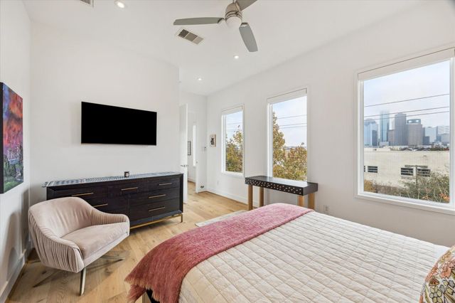 301 W Polk Street, Houston, TX 77019