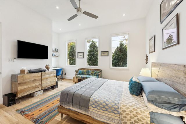 301 W Polk Street, Houston, TX 77019