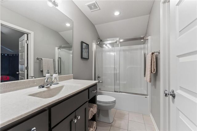 8425 Laramie Street, De Soto, KS 66018