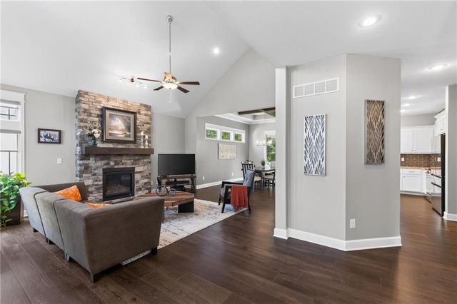 8425 Laramie Street, De Soto, KS 66018