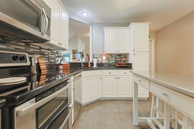 1353 Bridge Water Way Drive D 7, Mishawaka, IN 46545