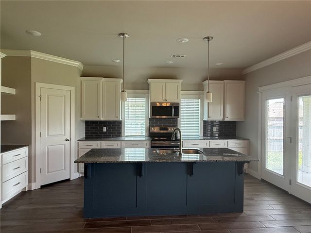 956 Sugar Pine Street, Tontitown, AR 72762