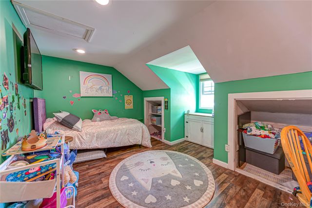 78 Cedar Oaks Avenue, Farmingville, NY 11738