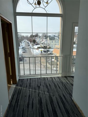 320 Post Avenue 3E, Westbury, NY 11590