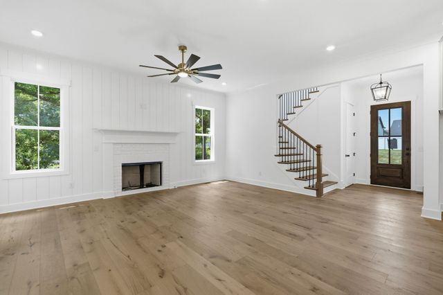 5855 Fisher Grove Rd, Greenbrier, TN 37073