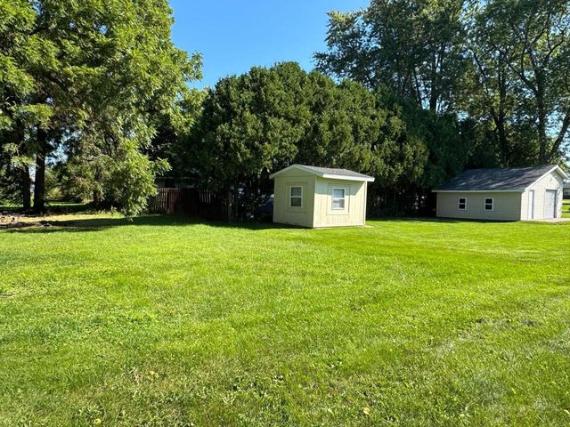 305 E Crocker Street, Fox Lake, WI 53933