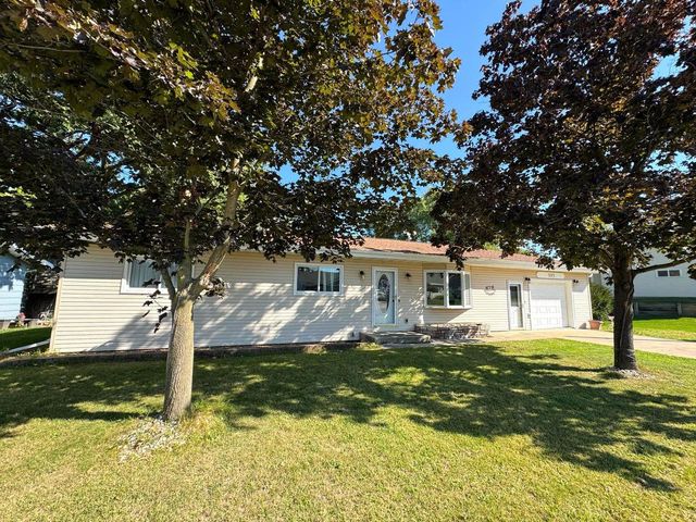 305 E Crocker Street, Fox Lake, WI 53933