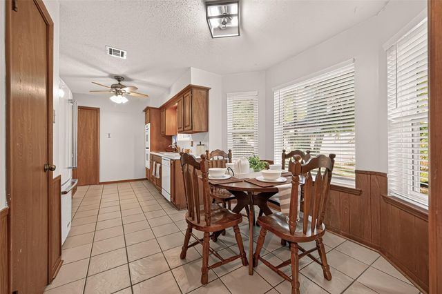 9 Arlington Street, Conroe, TX 77301