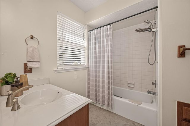 9 Arlington Street, Conroe, TX 77301