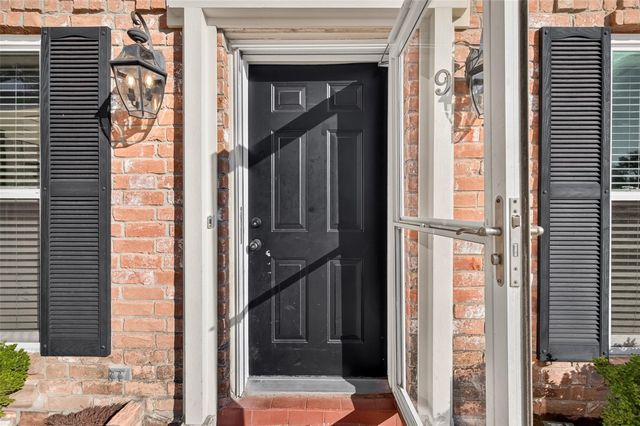 9 Arlington Street, Conroe, TX 77301