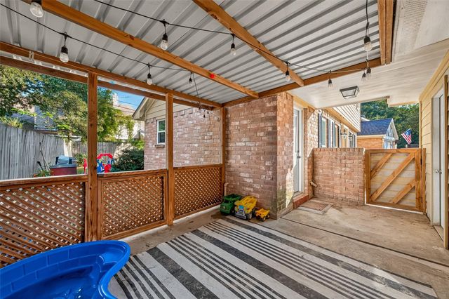 9 Arlington Street, Conroe, TX 77301