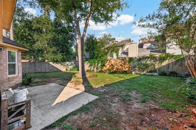 9 Arlington Street, Conroe, TX 77301