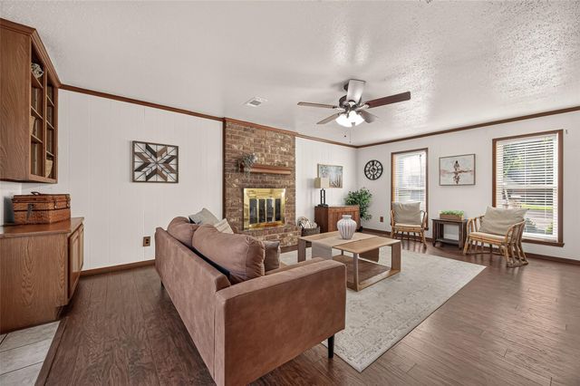 9 Arlington Street, Conroe, TX 77301