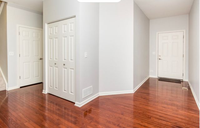 10S449 Carrington Circle, Burr Ridge, IL 60527