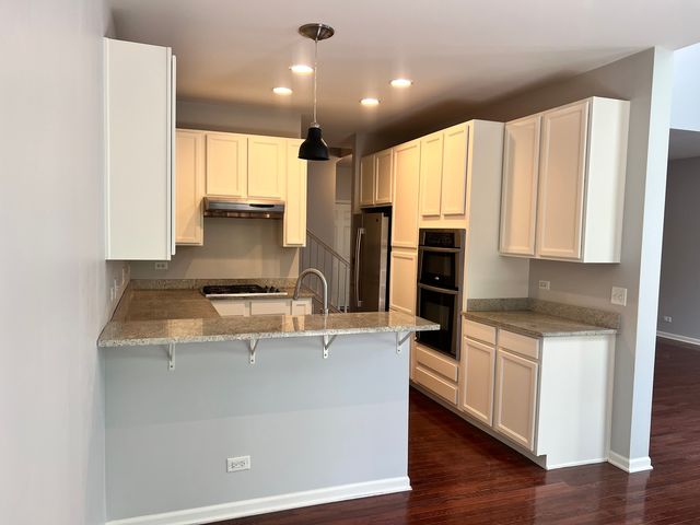 10S449 Carrington Circle, Burr Ridge, IL 60527