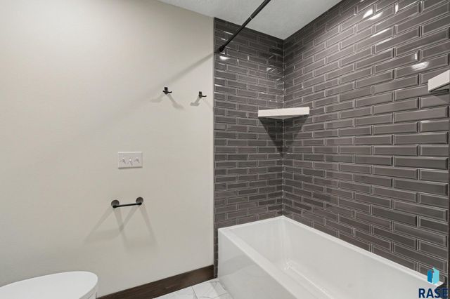 2500 W 95th St Street, Sioux Falls, SD 57108