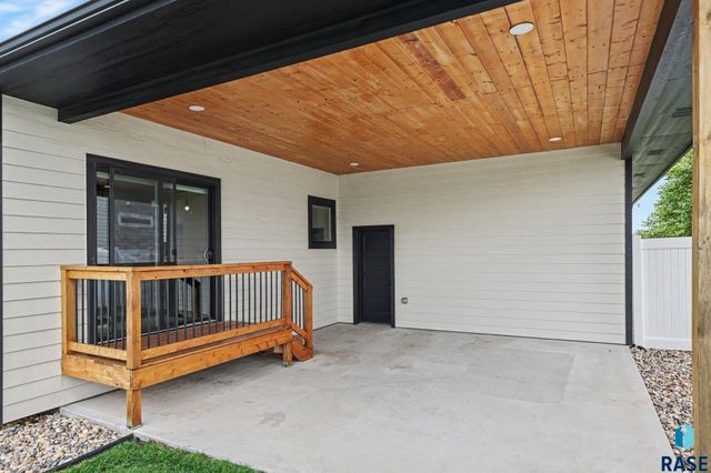 2500 W 95th St Street, Sioux Falls, SD 57108