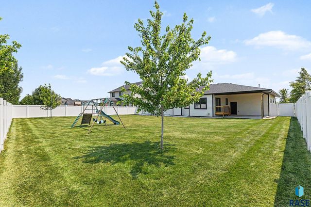2500 W 95th St Street, Sioux Falls, SD 57108