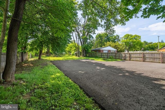 1515 BUTLER PIKE, Plymouth Meeting, PA 19462