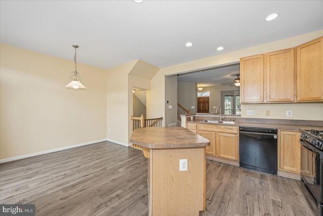 42 PAYNE ST, Charles Town, WV 25414