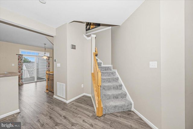 42 PAYNE ST, Charles Town, WV 25414