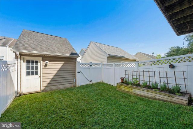 42 PAYNE ST, Charles Town, WV 25414