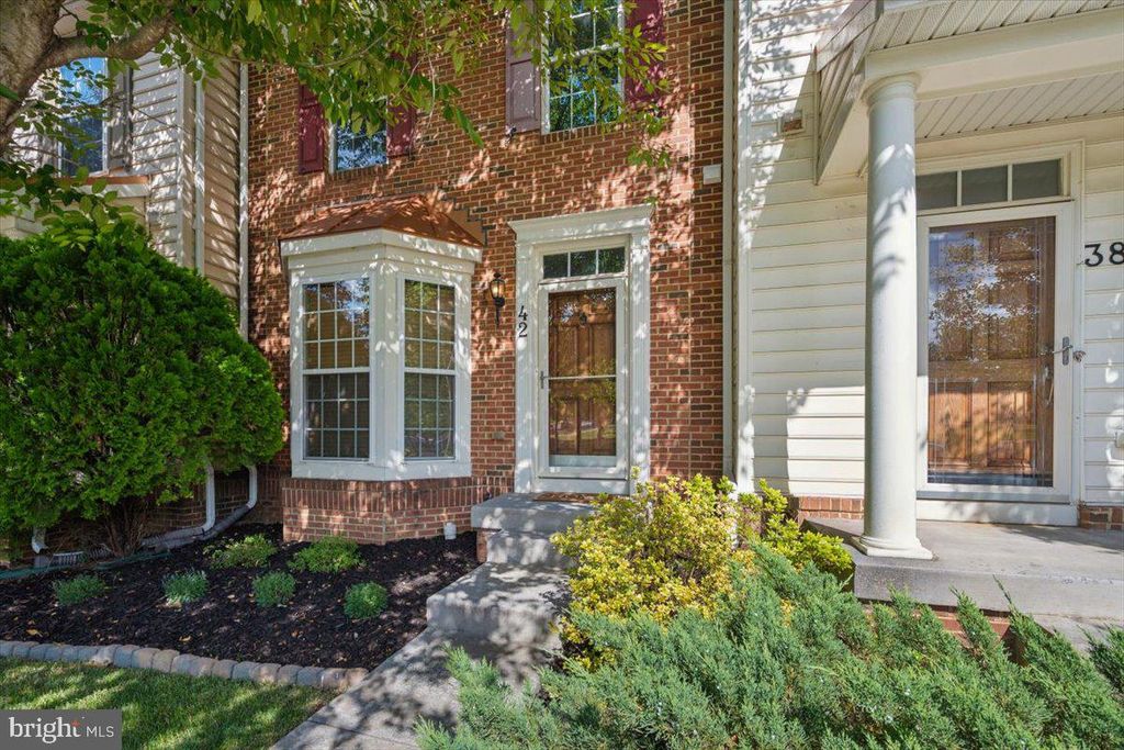 42 PAYNE ST, Charles Town, WV 25414