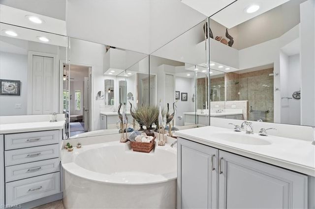 7842 Hawthorne DR 1703, Naples, FL 34113