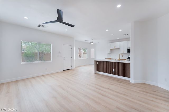 9025 Mossy Hollow Avenue, Las Vegas, NV 89149